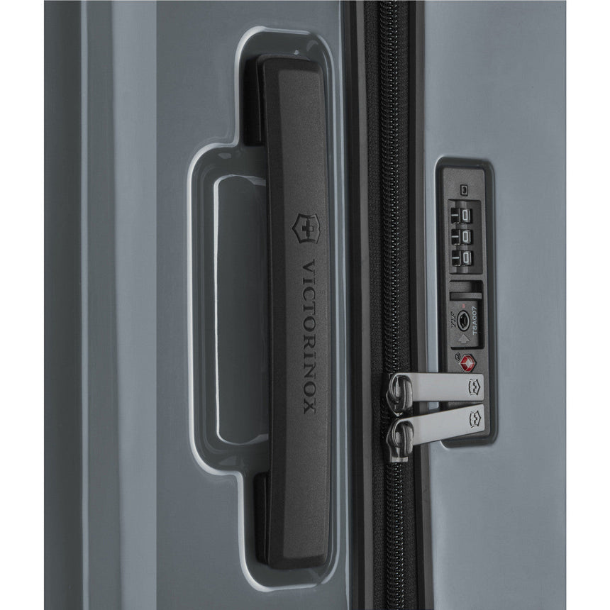 Victorinox Airox Large Hardside Case — Silver